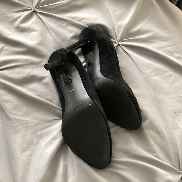 Le Chateau Black suede pumps, Sz 8.5 - Picture 3 of 3